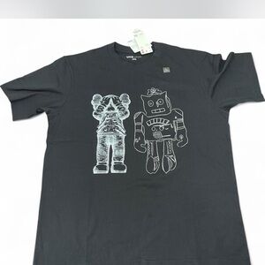 Kaws and Warhol collab Uniqlo T-shirt in size large NWT